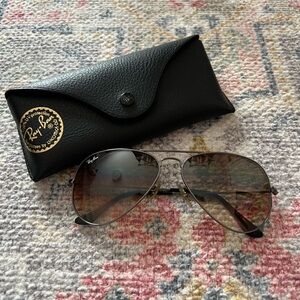 Ray-Ban Aviator Sunglasses - Black
